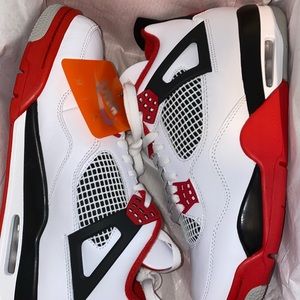 Jordan 4 fire red (2020)
